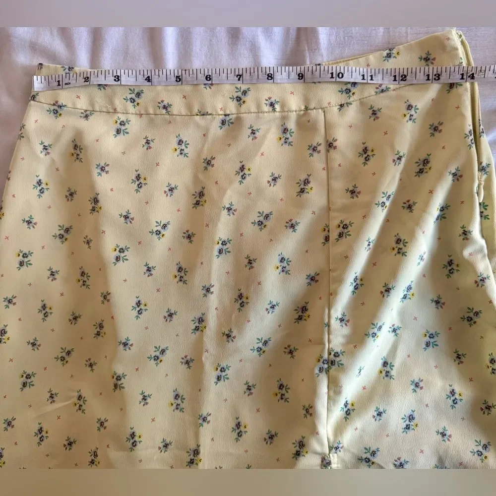 BCBG Max Azria Butter Yellow Floral Slit Skirt Sz 4 | Coquette Soft Girl Slip